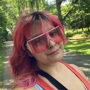 Meet your Posher, Maxine